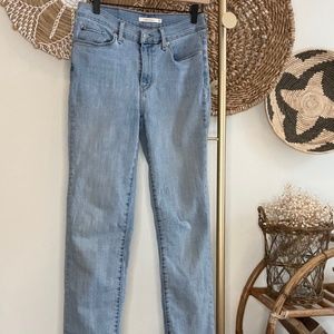 Women's Levi's® Classic Straight-Leg Jeans Size 6 Light Wash